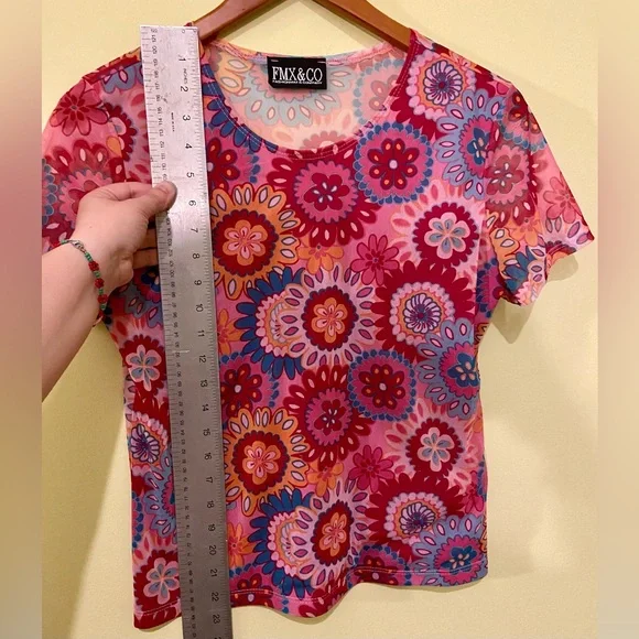 Sheer mesh floral tee - Picture 4 of 4